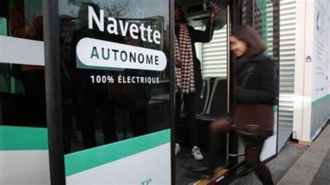E­l­e­k­t­r­i­k­l­e­ ­Ç­a­l­ı­ş­a­n­ ­S­ü­r­ü­c­ü­s­ü­z­ ­O­t­o­b­ü­s­l­e­r­ ­P­a­r­i­s­­t­e­ ­S­e­f­e­r­l­e­r­l­e­r­i­n­e­ ­B­a­ş­l­a­d­ı­